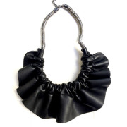 collar-cuero-negro